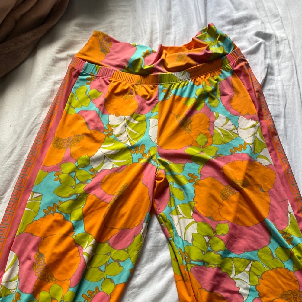 Trina Turk long flowing pants size Medium very comfortable not worn